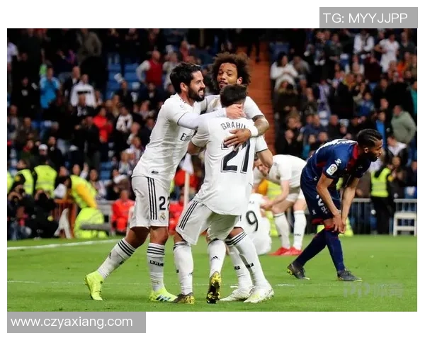 足球明星在训练中意外晃倒儿子引发热议网友纷纷点赞父子情深的瞬间